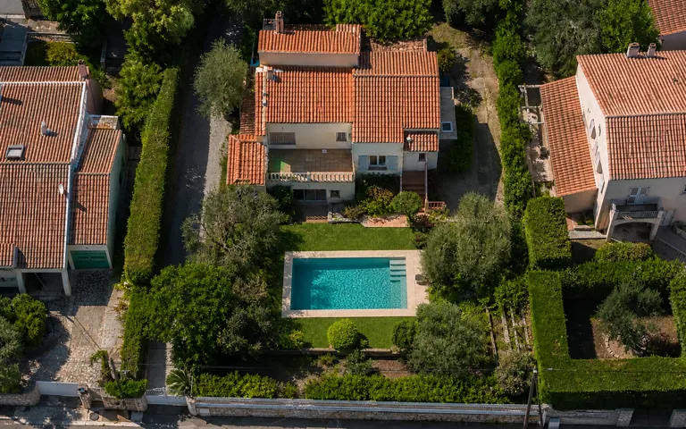Projection d’une piscine dans le jardin de l’exemple 1