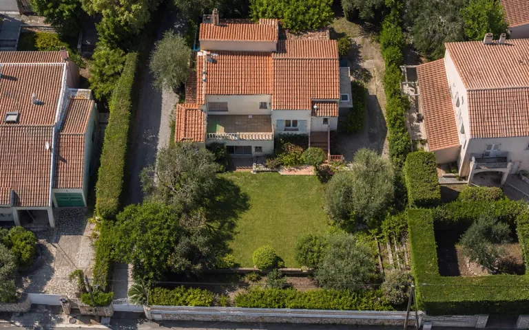 Vue aérienne d’une propriété détectée à Cannes