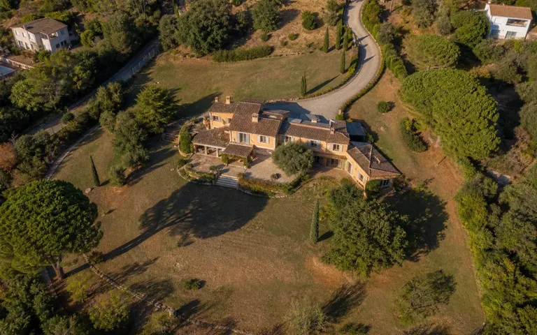 Vue aérienne d’une propriété détectée à Aix-en-Provence